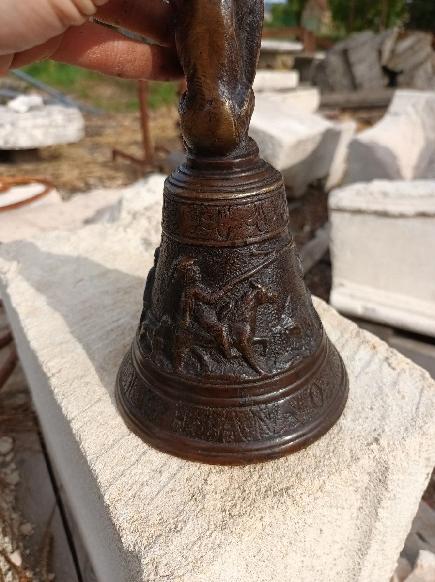 Cloche En Bronze Decor Joute Et Ours Datée 1565-photo-2