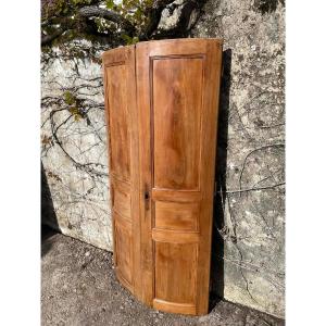 Paire de portes galbées d'encoignure , boiserie du 18e siècle