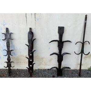 Set Of Wrought Iron Defenses, Cat Etripe 16th To 19th Century