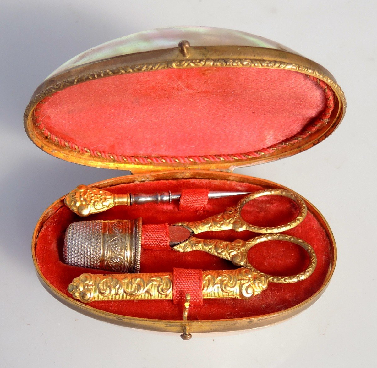 19th Century Mother-of-pearl Egg Sewing Kit-photo-4