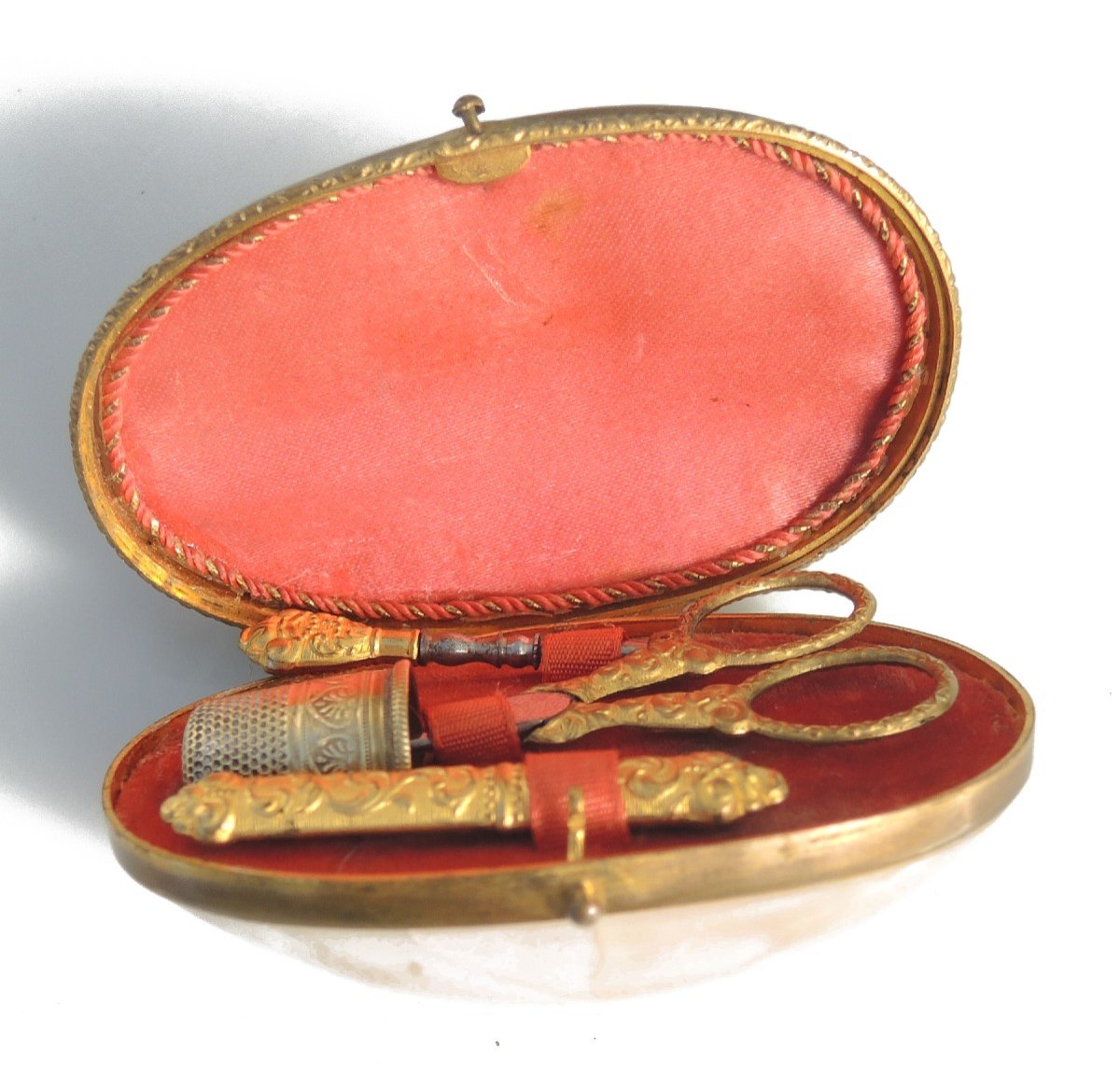 19th Century Mother-of-pearl Egg Sewing Kit-photo-5