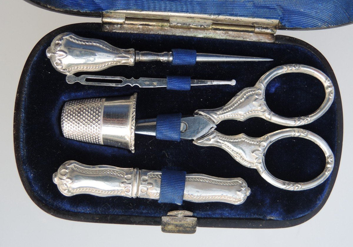 Small Sewing Kit In Sterling Silver In A Small Tortoiseshell Case-photo-3