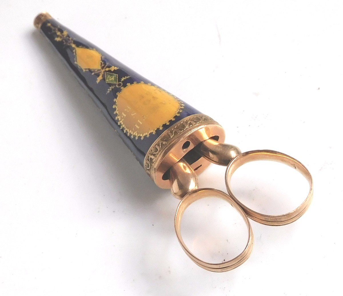 Old Gold Couture Embroidery Scissors With Enameled Case Palais Royal-photo-1