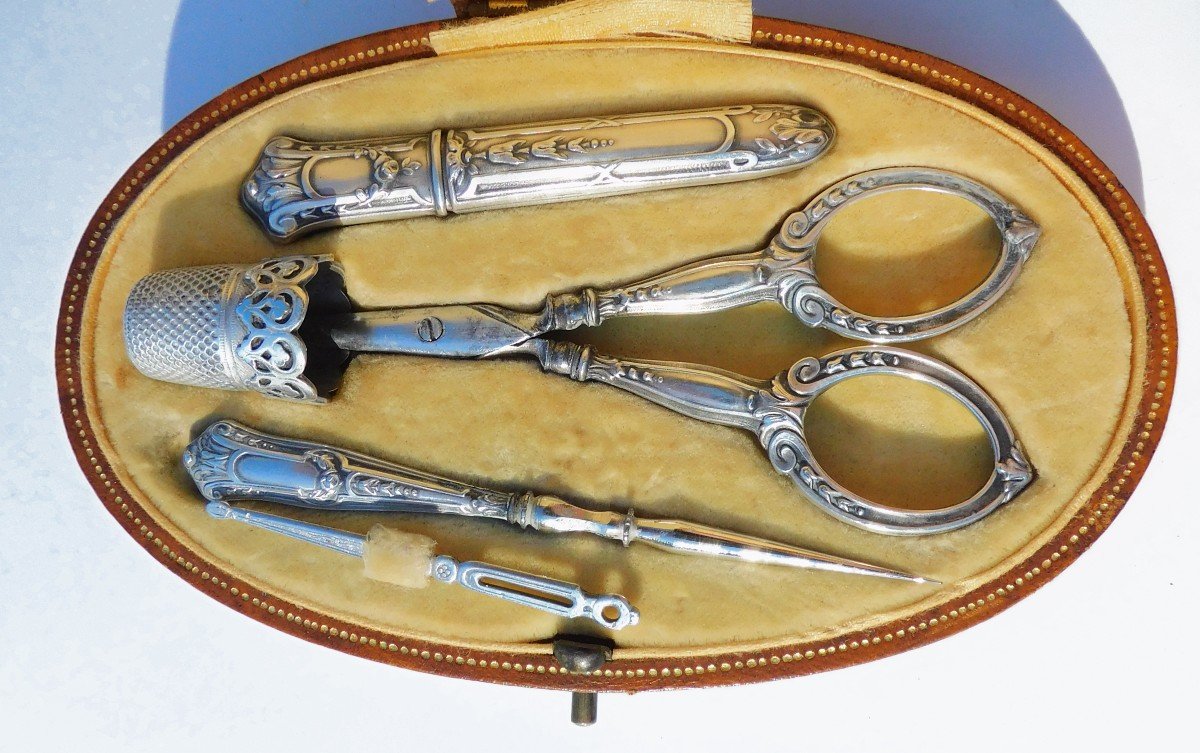 Nécessaire De Couture Argent Massif ciseaux dé à coudre étui aiguilles fin XIXe début XXe-photo-2