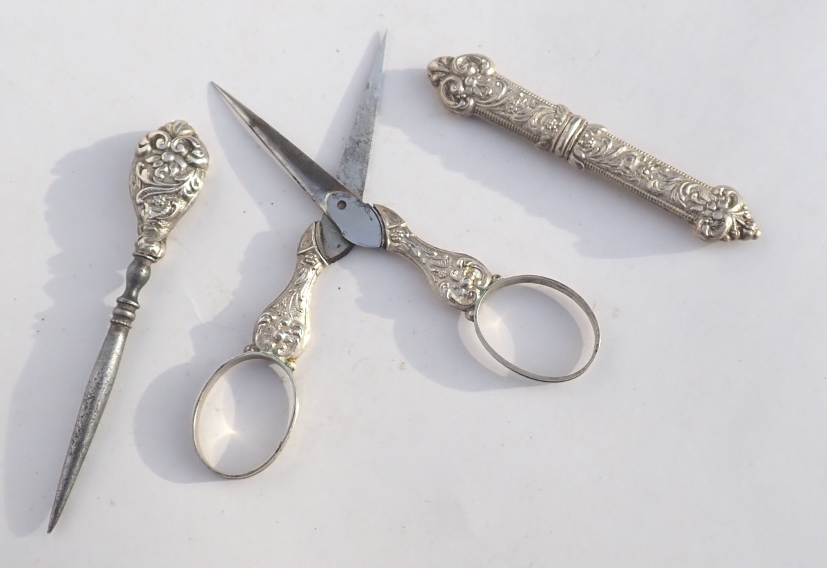 Silver Sewing Kit In A 19th Century Inlaid Box-photo-2