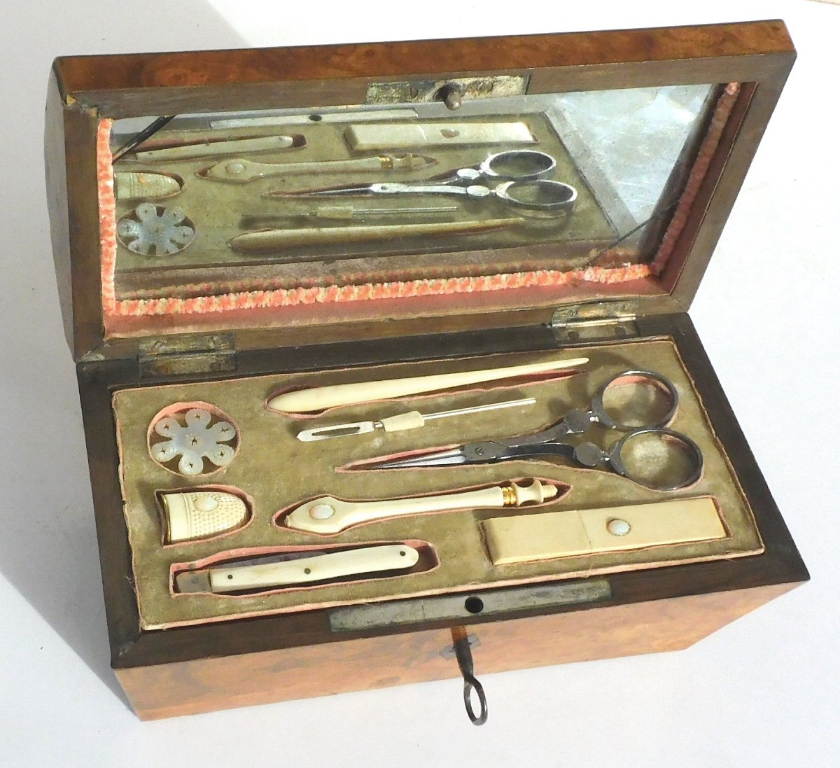 Boite Coffret Nécessaire De Couture XIXe Restauration Ciseaux Aciers Outils Os  Ivoire-photo-2