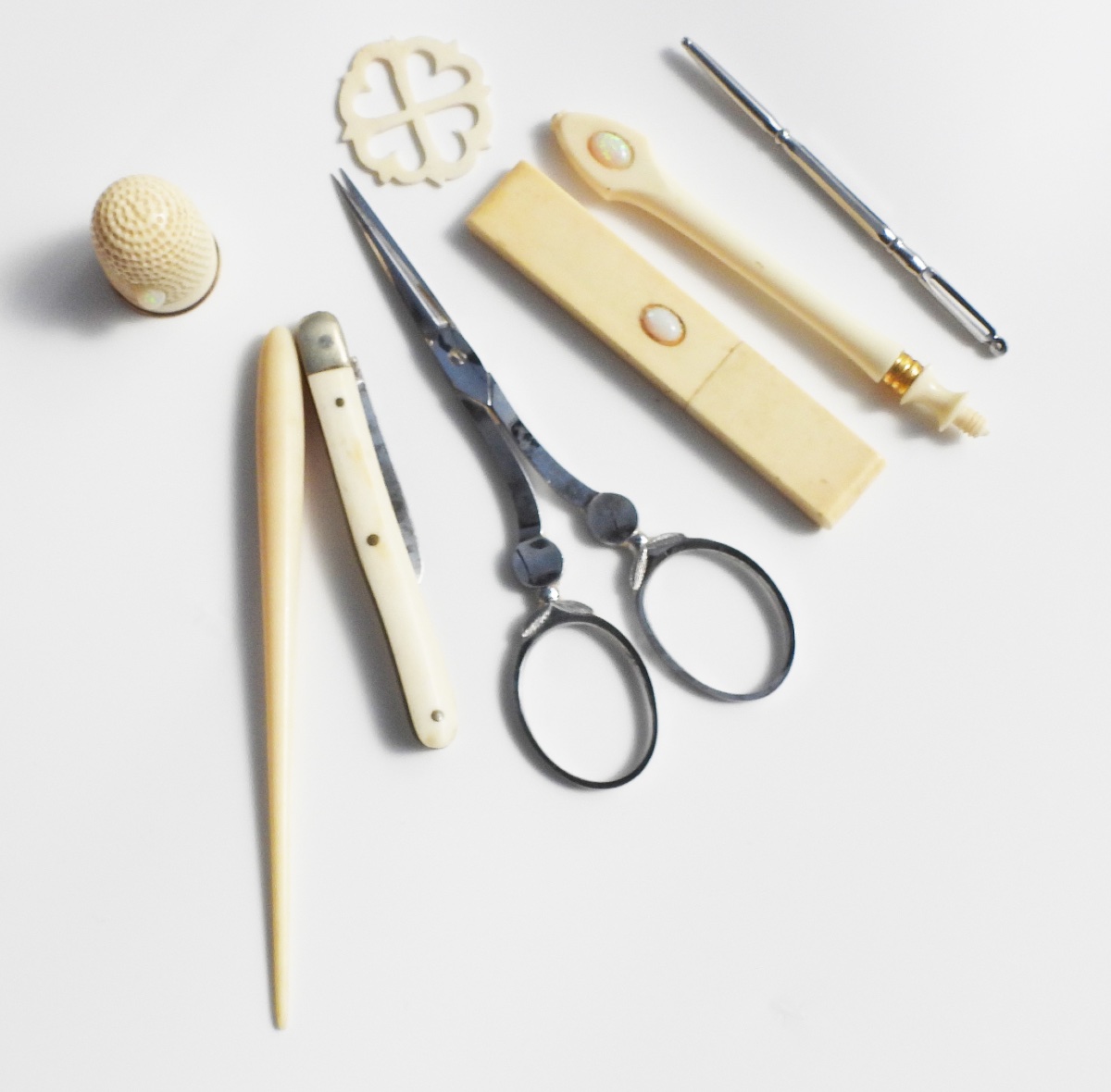 Boite Coffret Nécessaire De Couture XIXe Restauration Ciseaux Aciers Outils Os  Ivoire-photo-4