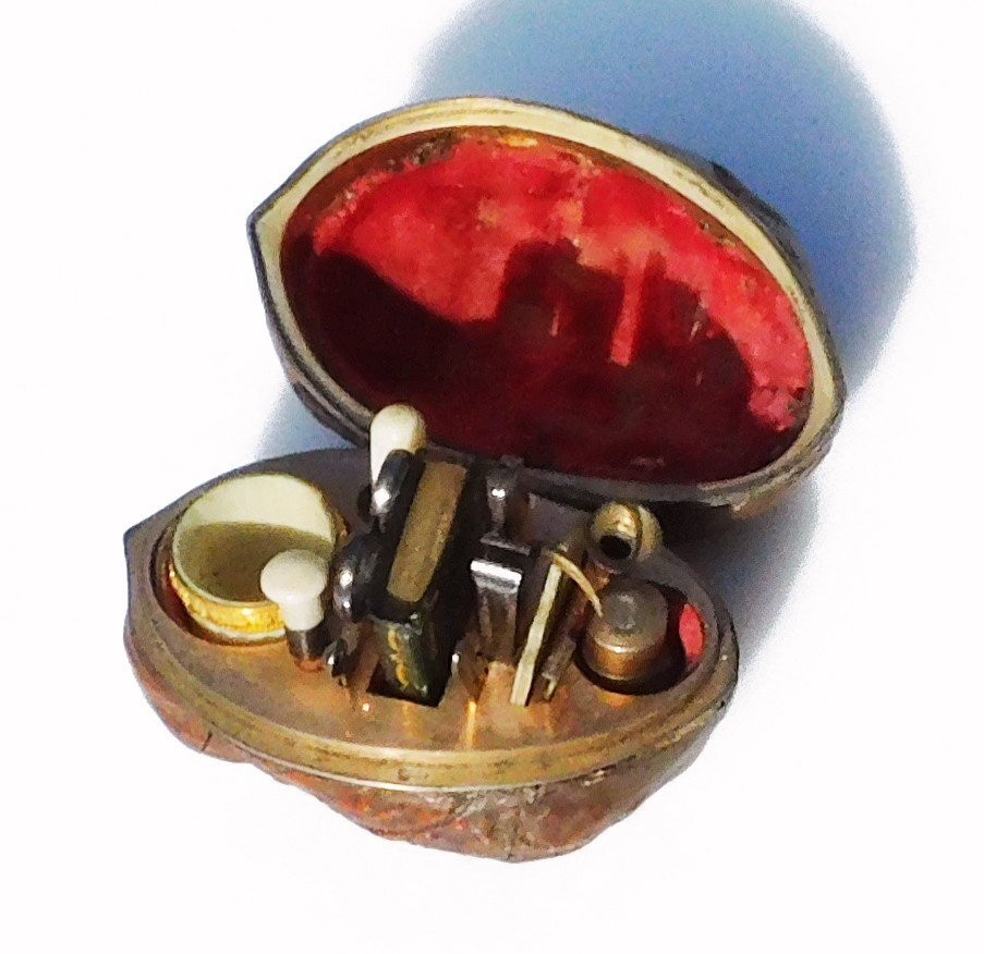 Miniature Toilet Sewing Kit In A Walnut Scissors Thimble Early 19th Century Bottle -photo-2