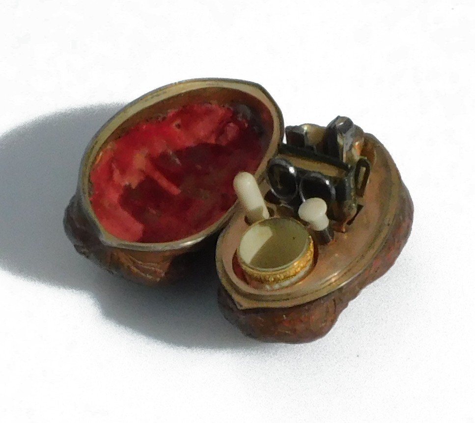 Miniature Toilet Sewing Kit In A Walnut Scissors Thimble Early 19th Century Bottle -photo-3