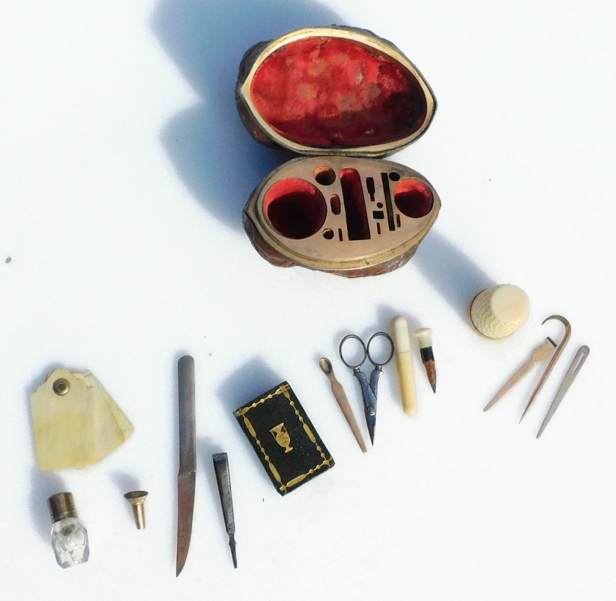 Miniature Toilet Sewing Kit In A Walnut Scissors Thimble Early 19th Century Bottle -photo-4