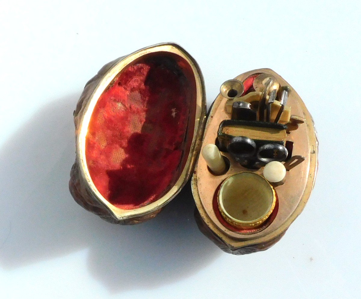Miniature Toilet Sewing Kit In A Walnut Scissors Thimble Early 19th Century Bottle -photo-5
