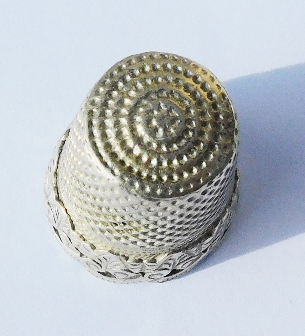 Limp Box Thimble Holder In Pearl Sandblasted Silver Thimble Early 20th Century-photo-3