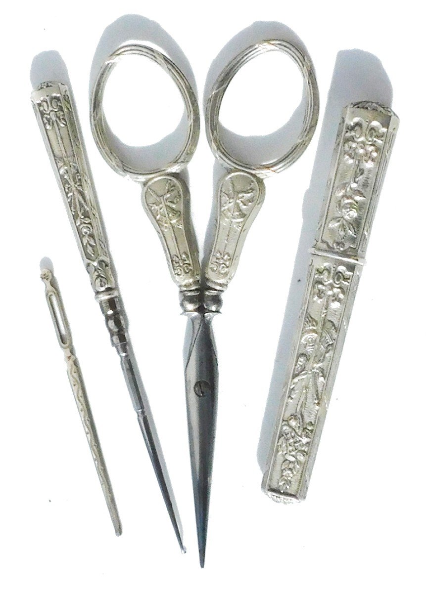 Nécessaire De Couture Fin XIXe  Argent Massif Ciseaux à Broder Dé à Coudre étui à Aiguilles-photo-3