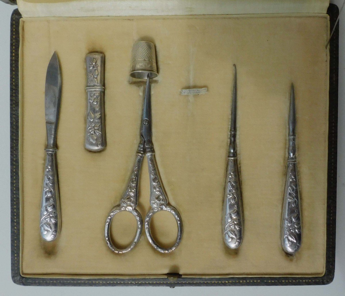 Antique Sewing Kit Silver Metal Early 20th Century Scissors Needle Case-photo-4