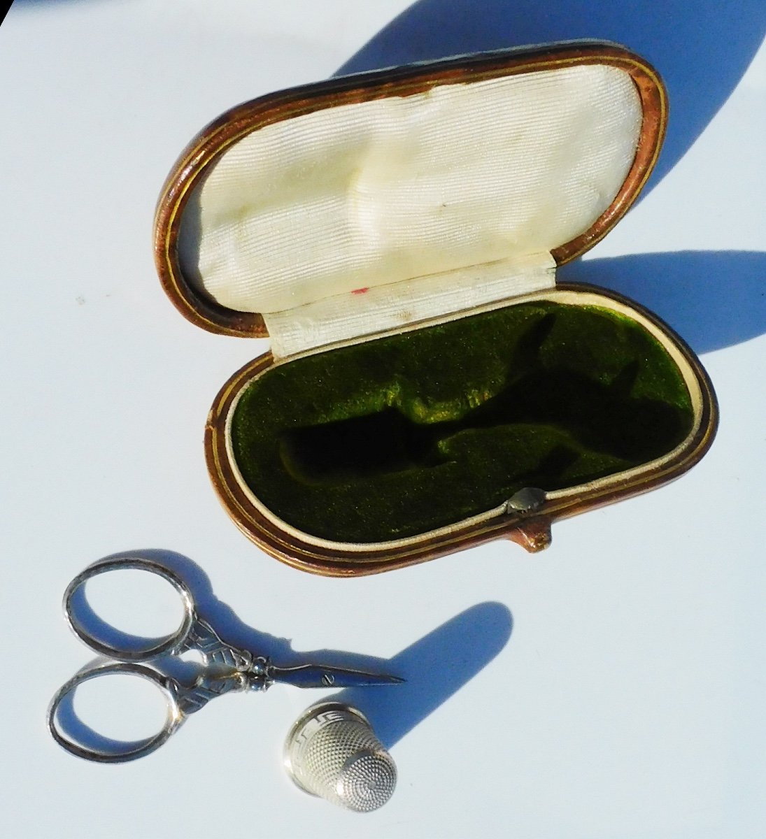 Small Sewing Kit Scissors Little Monster Thimble Solid Silver Antique 19th Century-photo-2
