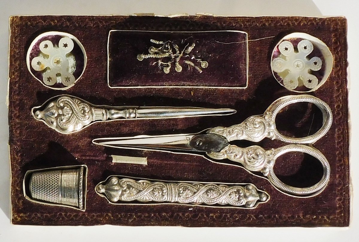 Charles X Sterling Silver Inlaid Sewing Kit Box Scissors Thimble Case -photo-4