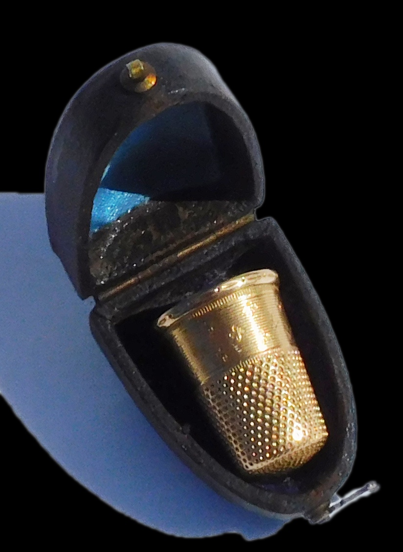 Dé à Coudre En Or Massif 18 Carats Dans Son écrin XIXe Siècle Nécessaire Couture-photo-1
