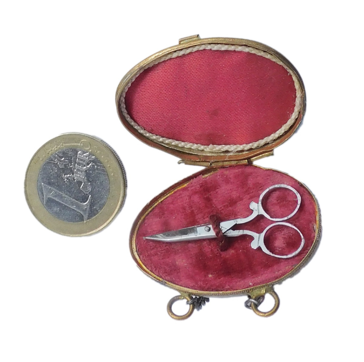 Nécessaire De Couture Poupée Enfant Dans Oeuf En Laiton Ciseaux acier miniature Fin XIXe-photo-1