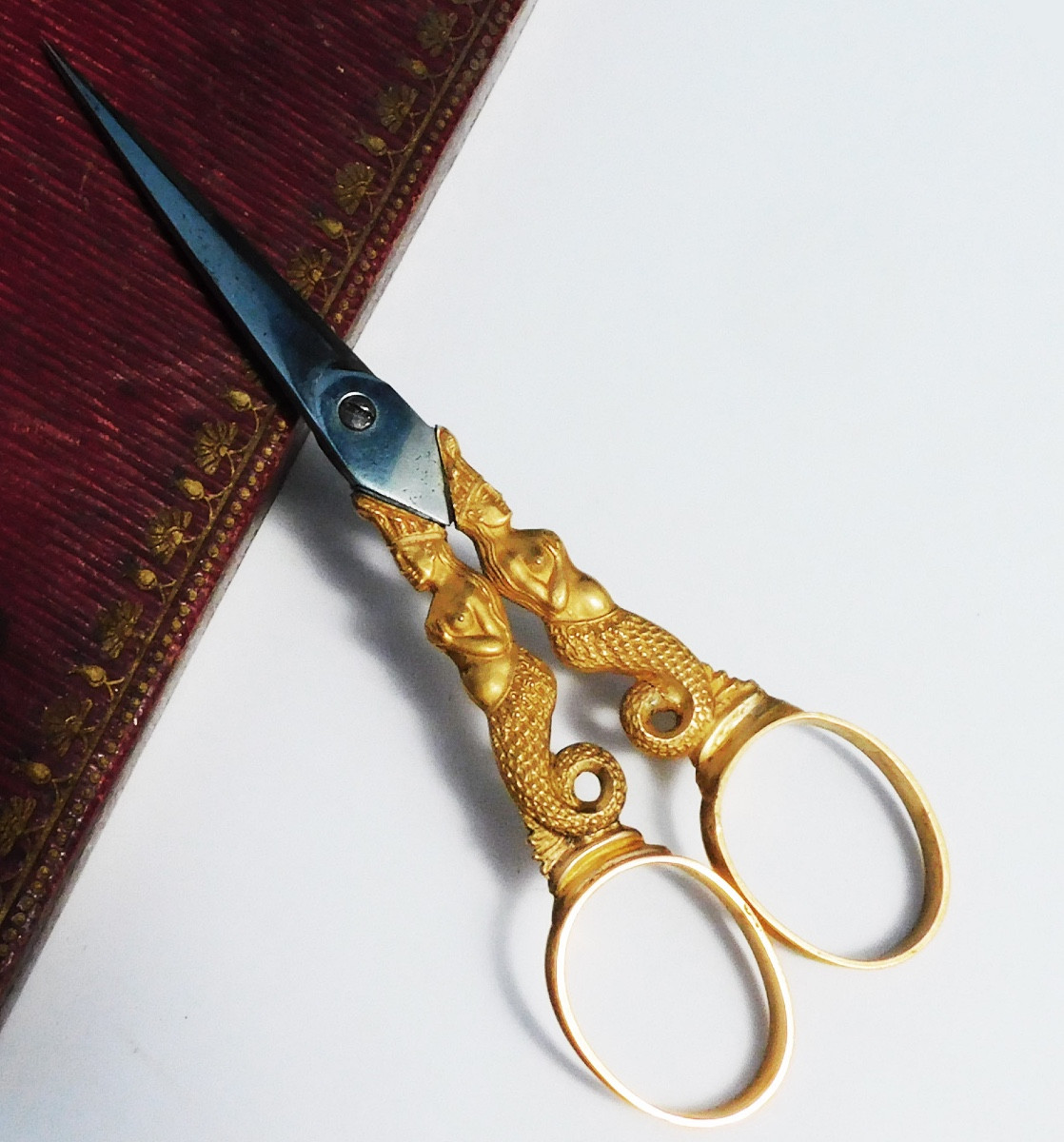 Paire de ciseaux à broder En Or nécessaire  De CoutureDébut XIXe Empire sirène