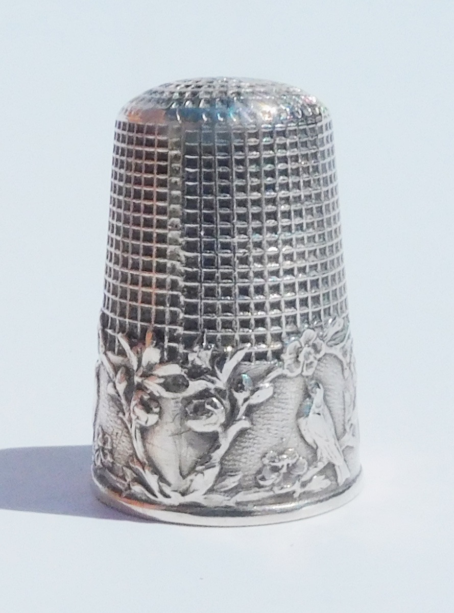 Solid Silver Art Nouveau Thimble "doves" Early 20th Century Sewing Kit-photo-4