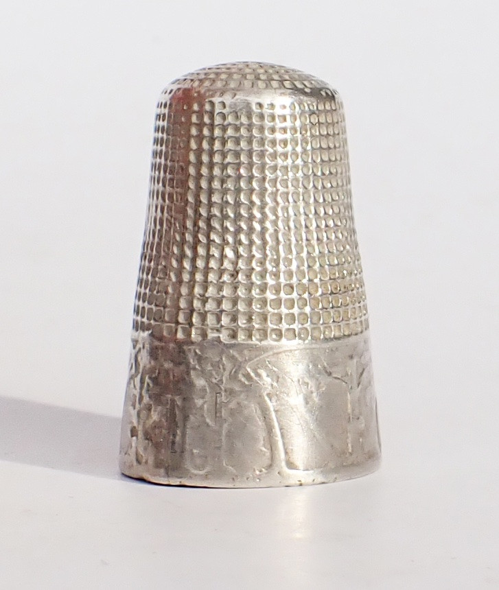 dé à coudre en argent massif fable de la Fontaine le renard et la cigogne début XXe -photo-4