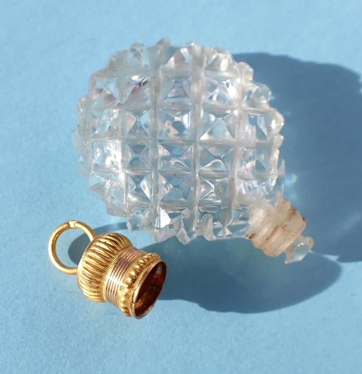 Crystal Salt Cellar With 18-karat Solid Gold Stopper, Sewing Kit, Early 19th Century-photo-4