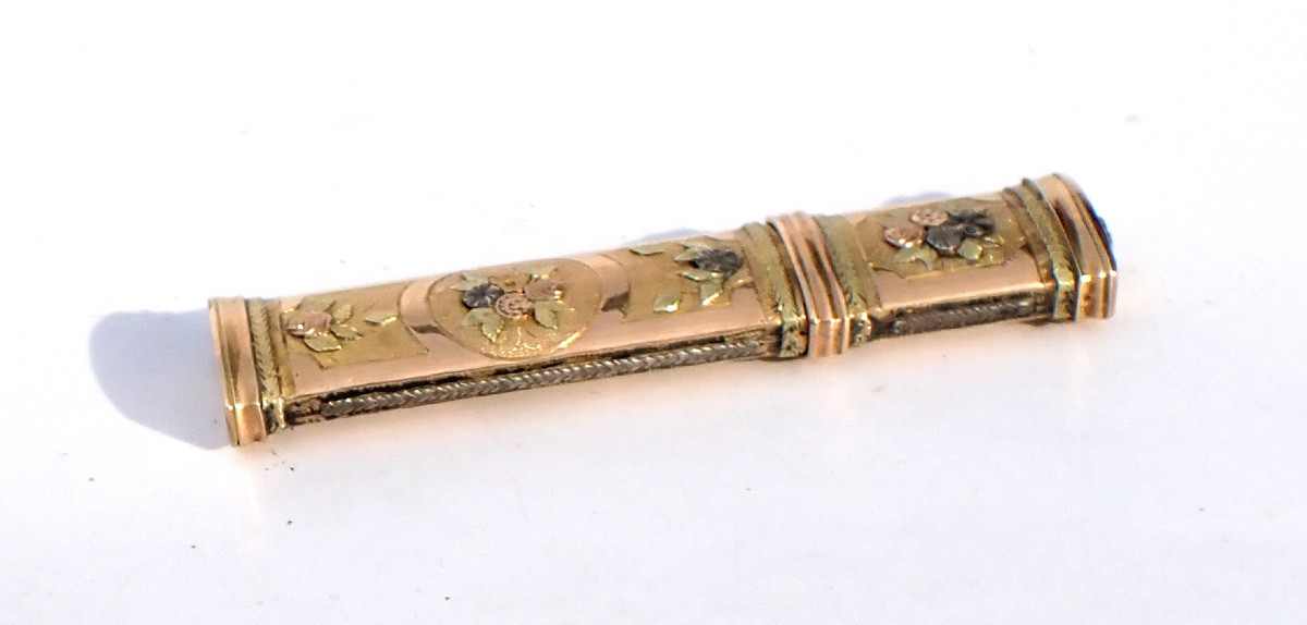 Early 19th Century Three-color Gold Needle Case, Sewing Kit-photo-1