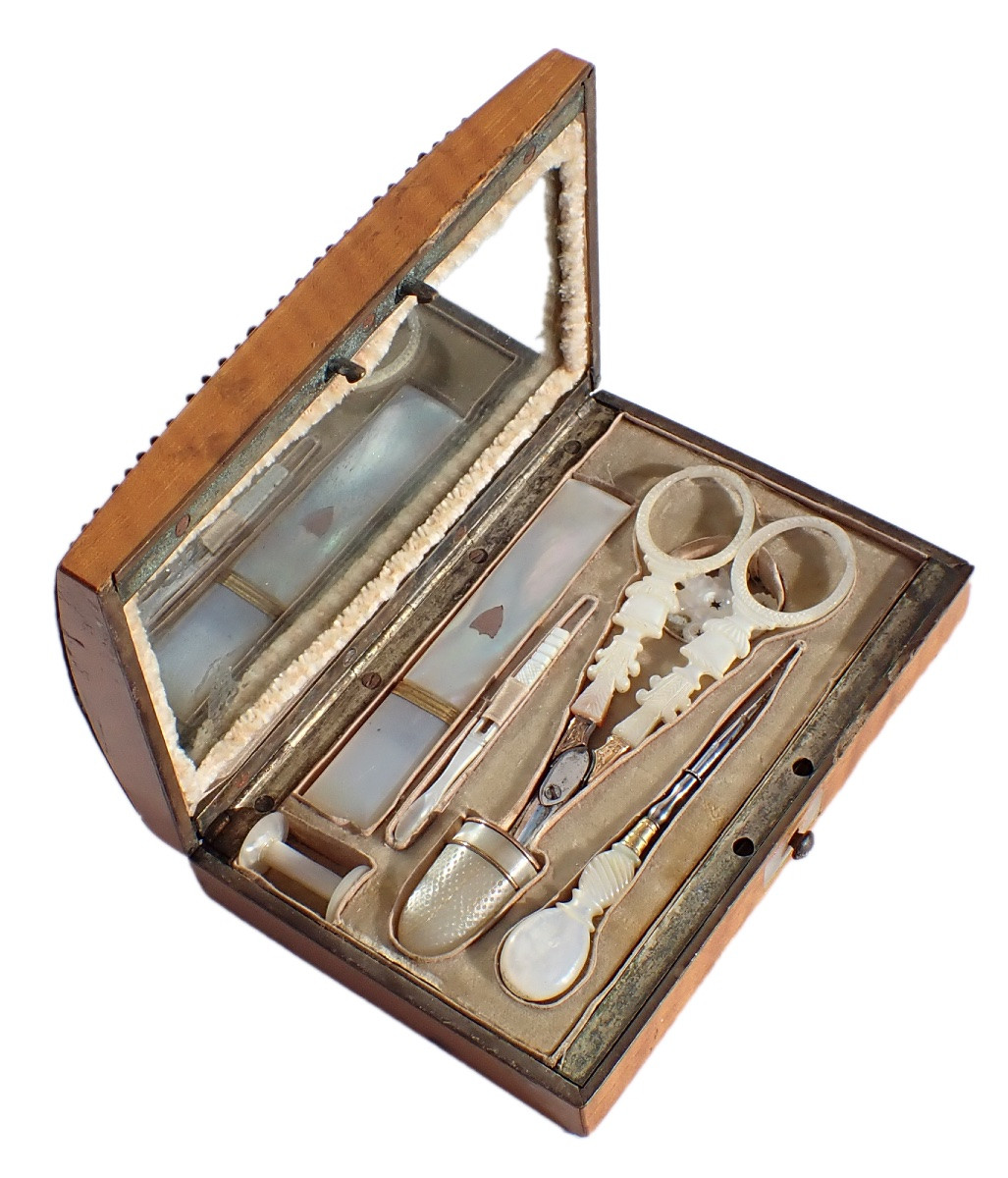 19th-century Lemonwood Marquetry Box, Mother-of-pearl Sewing Kit With Scissors And Seam Ripper -photo-3