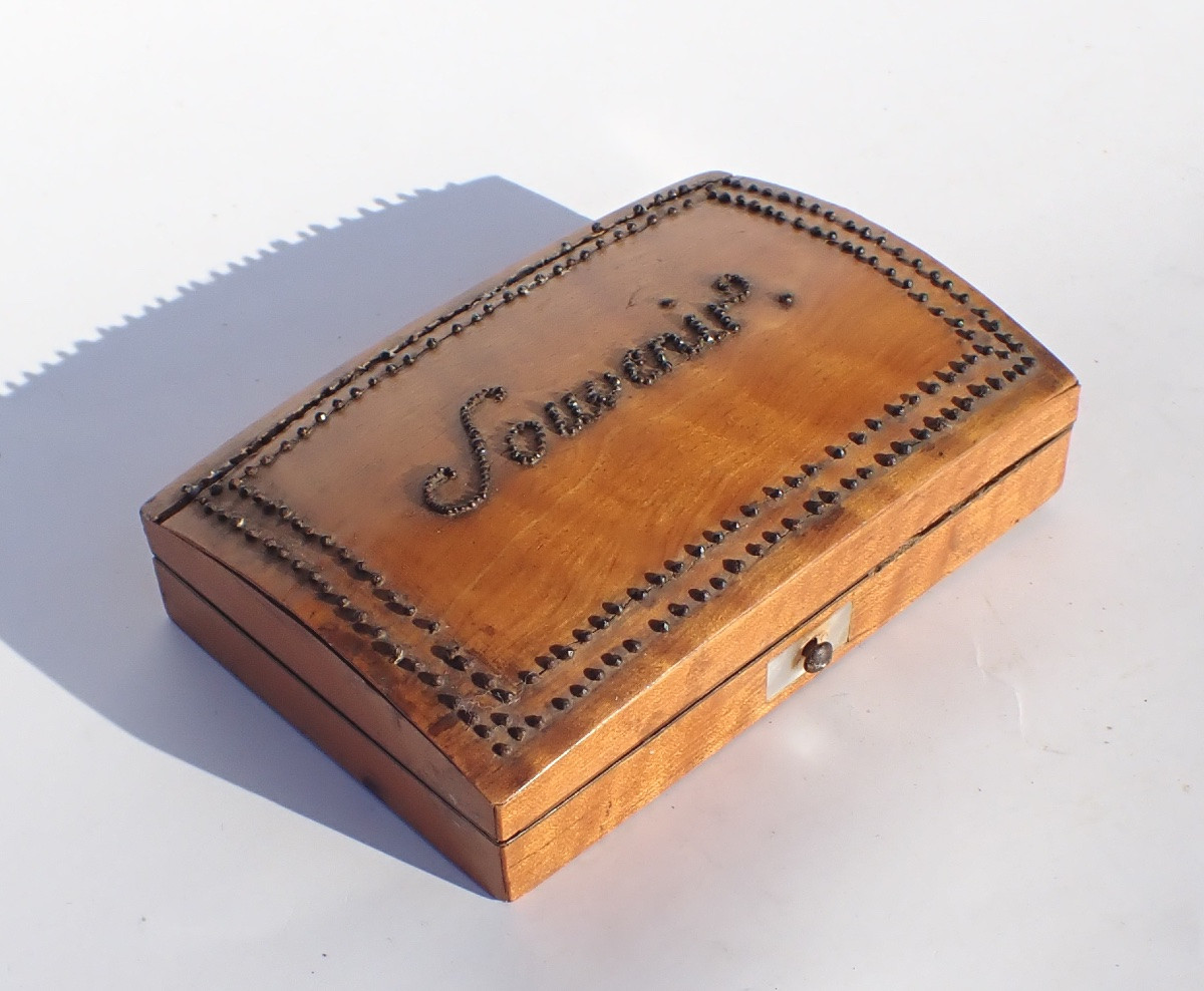 19th-century Lemonwood Marquetry Box, Mother-of-pearl Sewing Kit With Scissors And Seam Ripper -photo-5
