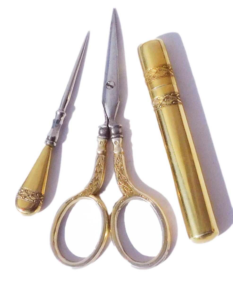 ANCIEN NECESSAIRE DE COUTURE VERMEIL ARGENT MASSIF fin XIXe début XXe ciseaux-photo-1