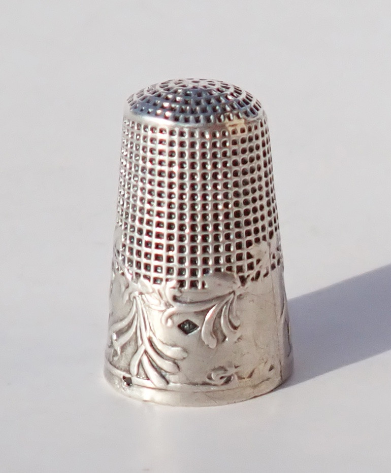 Antique Early 20th Century Solid Silver Thimble With Art Nouveau Honeysuckle Decoration-photo-2