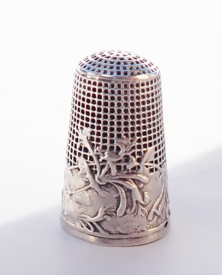 Antique Early 20th Century Solid Silver Thimble With Art Nouveau Honeysuckle Decoration-photo-3