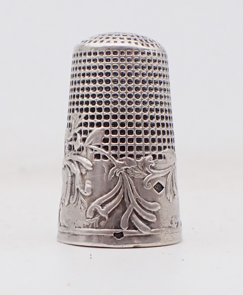 Antique Early 20th Century Solid Silver Thimble With Art Nouveau Honeysuckle Decoration