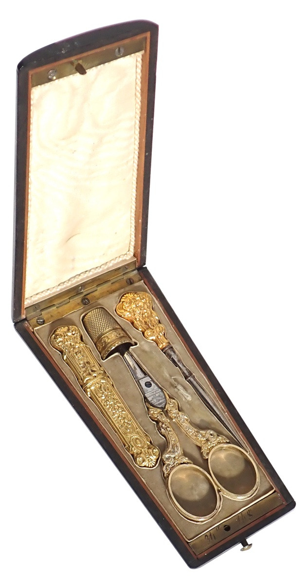 Nécessaire de couture en vermeil coffret marqueté XIXe Napoléon III ciseaux dé à coudre -photo-2