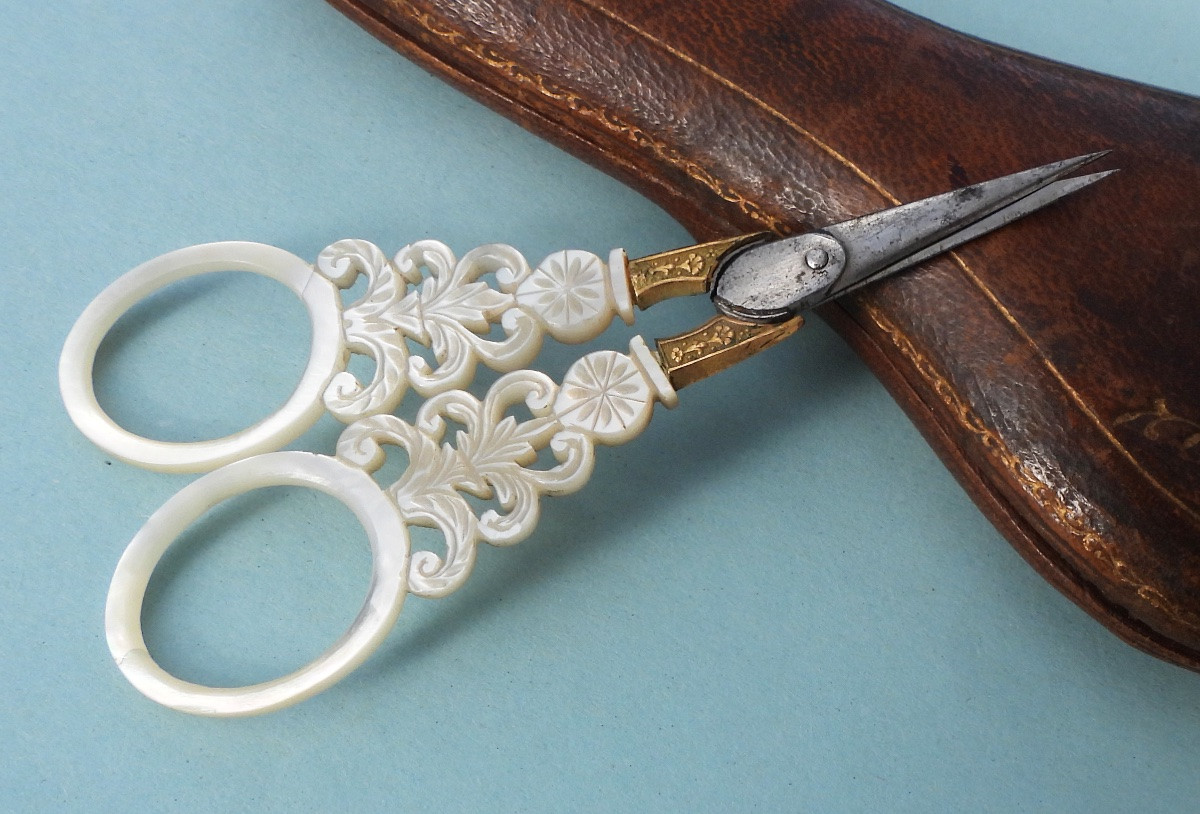 Pair Of Mother-of-pearl Embroidery Scissors, Early 19th Century, Palais Royal, Sewing Kit-photo-2