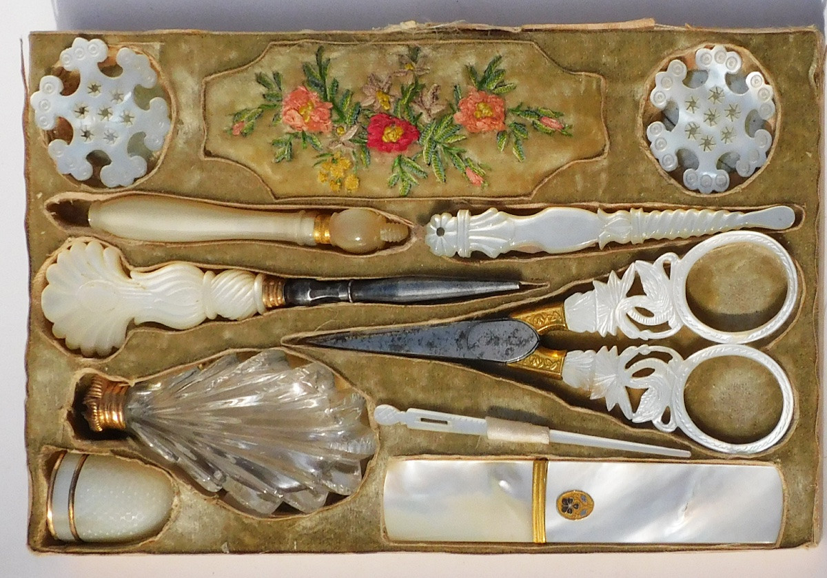 Sewing Kit In A Mother-of-pearl Box, Palais Royal, Early 19th Century, With Scissors, Serger, And Case. -photo-2