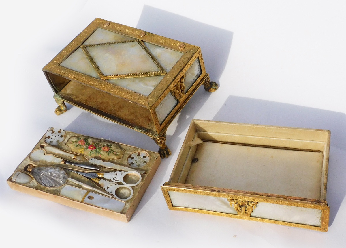 Sewing Kit In A Mother-of-pearl Box, Palais Royal, Early 19th Century, With Scissors, Serger, And Case. -photo-3