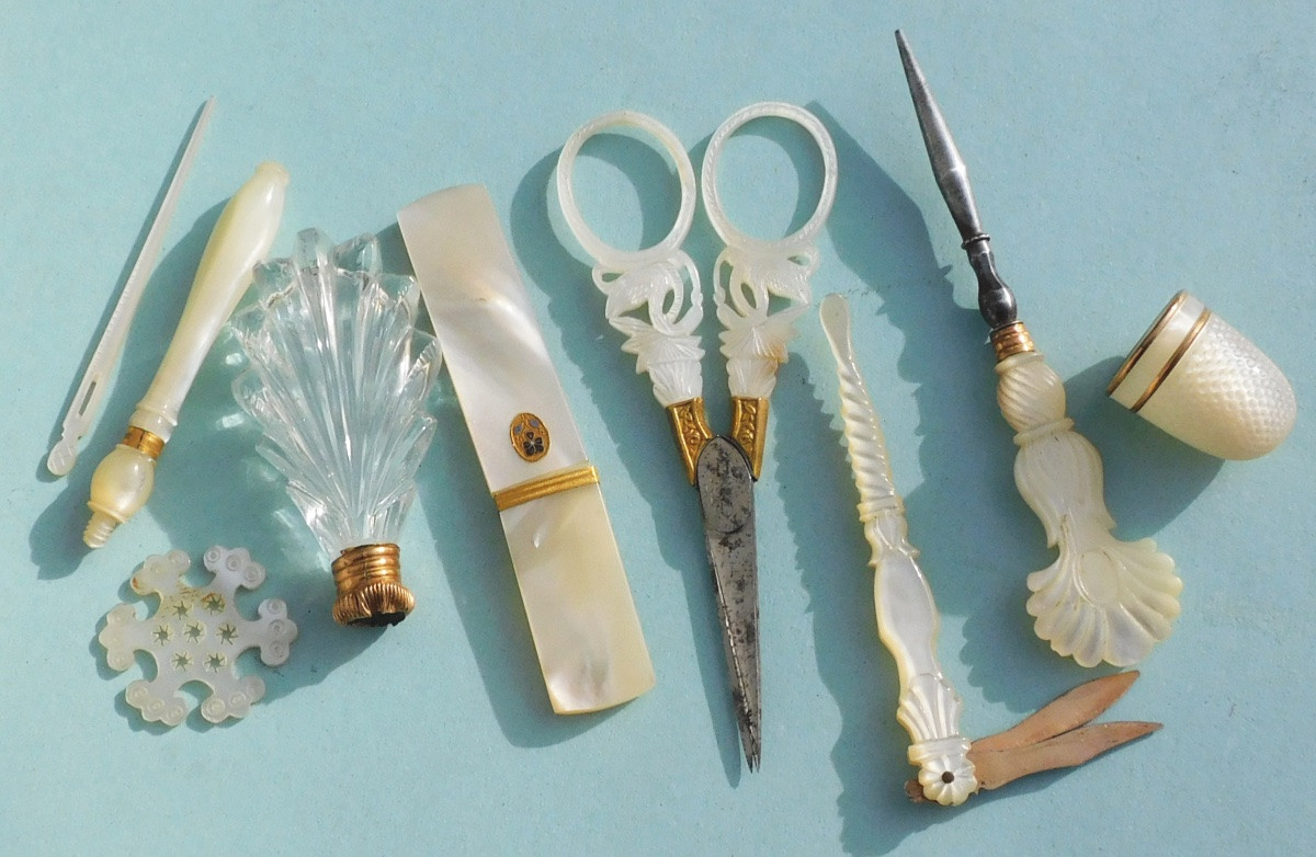 Sewing Kit In A Mother-of-pearl Box, Palais Royal, Early 19th Century, With Scissors, Serger, And Case. -photo-2
