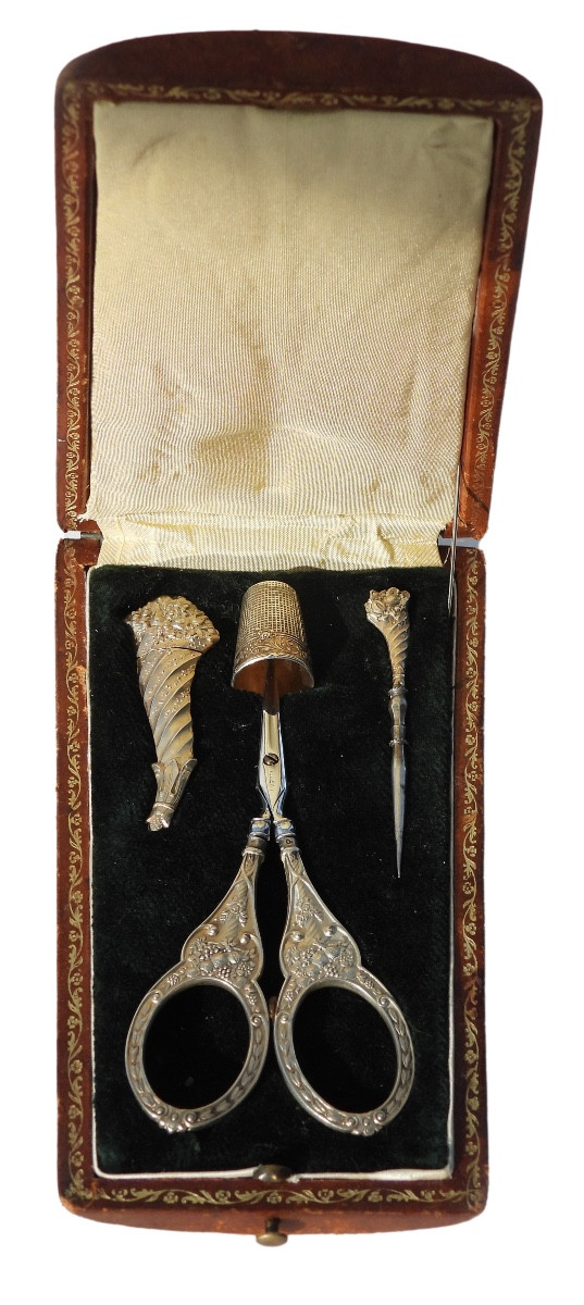 Late 19th Century Silver-gilt Sewing Kit With Cornucopia Motif-photo-2