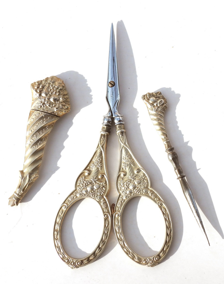 Late 19th Century Silver-gilt Sewing Kit With Cornucopia Motif-photo-3