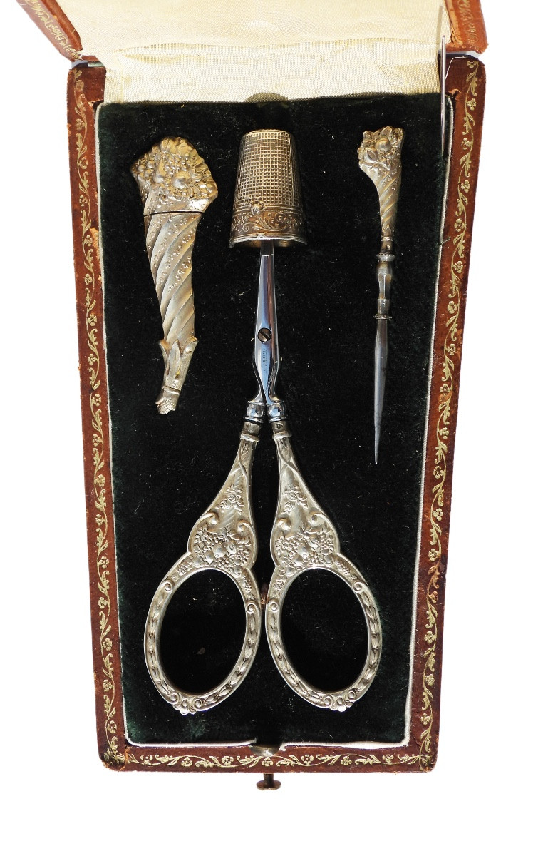 Late 19th Century Silver-gilt Sewing Kit With Cornucopia Motif