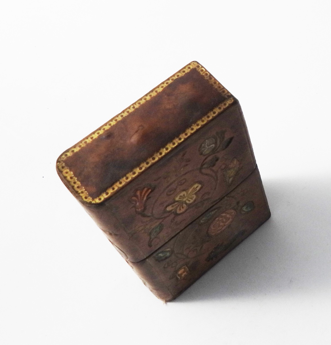 Etui forme livre Nécessaire de couture ancien Lady's Companion XIXe siècle ciseaux dé à coudre -photo-1