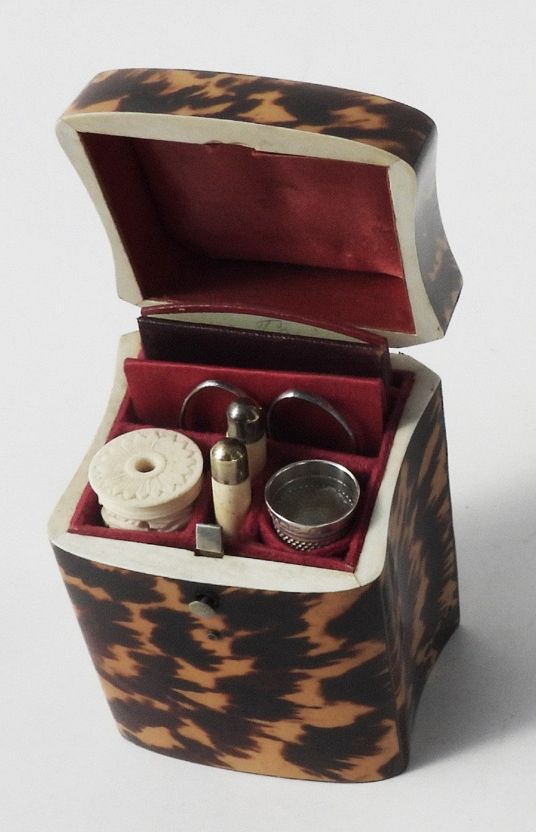 Coffret Nécessaire De Couture Voyage Anciens XIXe Ciseaux Dé Coudre Façon écaille étui Aiguille