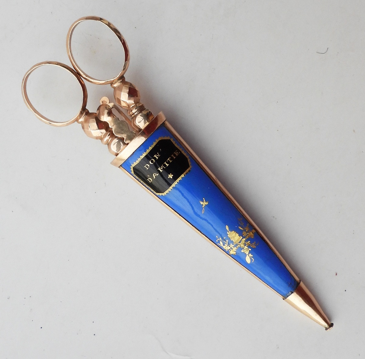 9-carat Gold Enamel Case, Gold Scissors, Sewing Kit, Palais Royal-photo-2