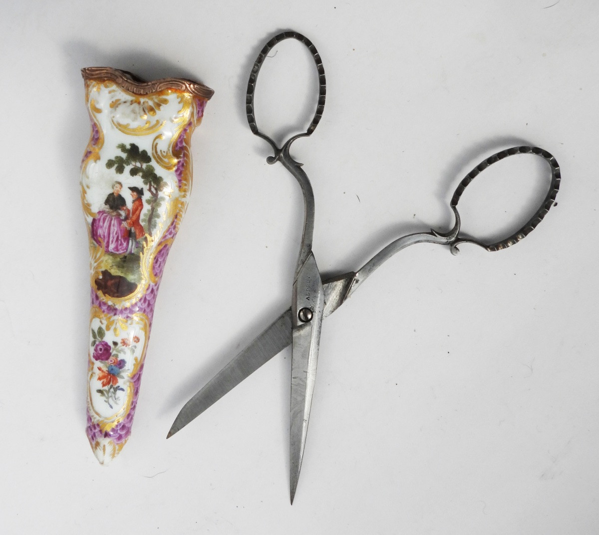 Etui à ciseaux en porcelaine ancien décors de scènes galante fin XVIIIe ciseaux acier-photo-4