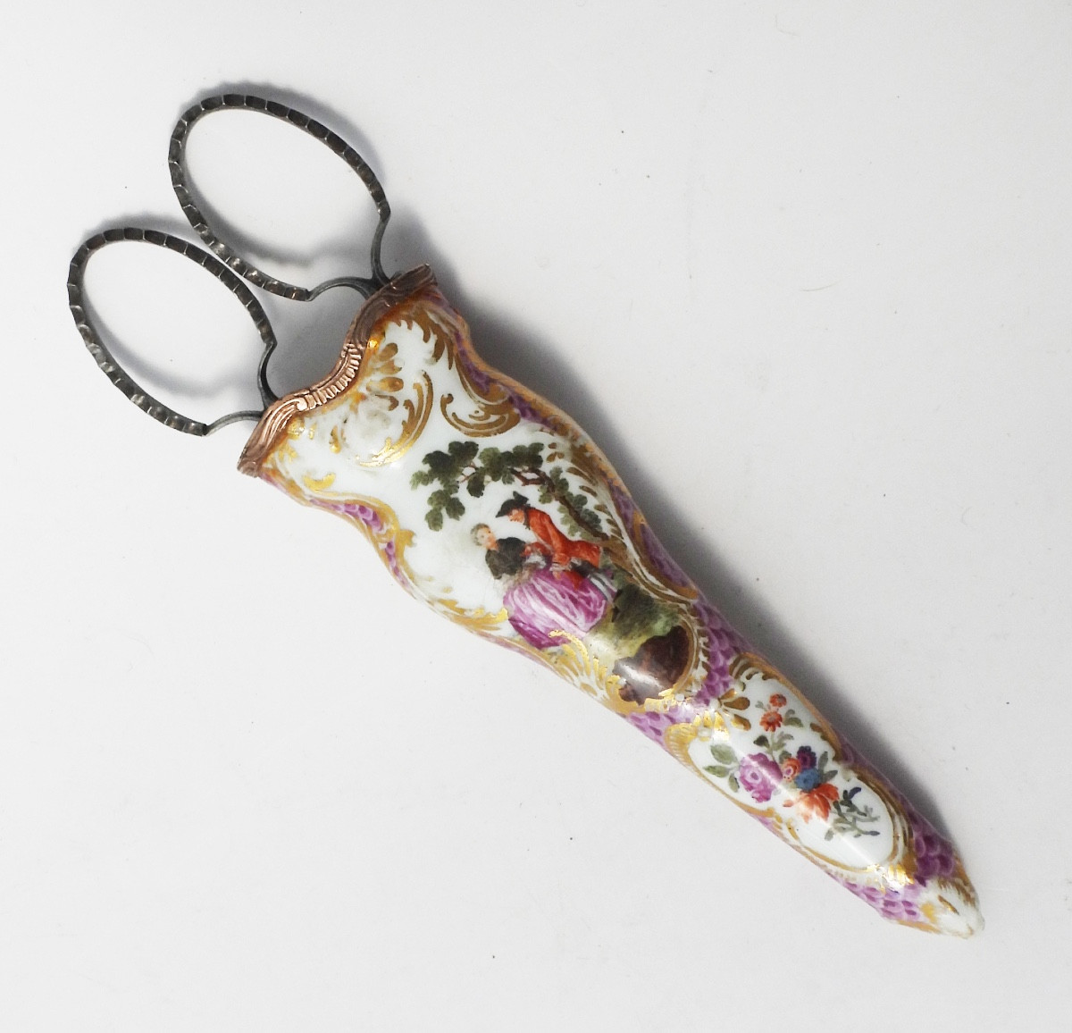 Etui à ciseaux en porcelaine ancien décors de scènes galante fin XVIIIe ciseaux acier