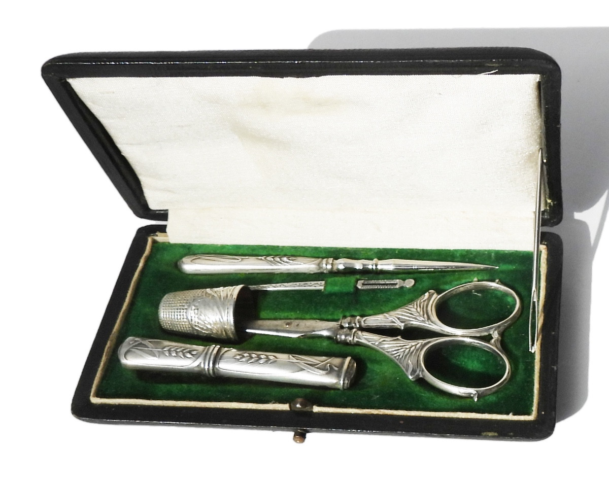 Art Nouveau Solid Silver Sewing Kit, Wheat Design, Late 19th/early 20th Century, Scissors, Thimble