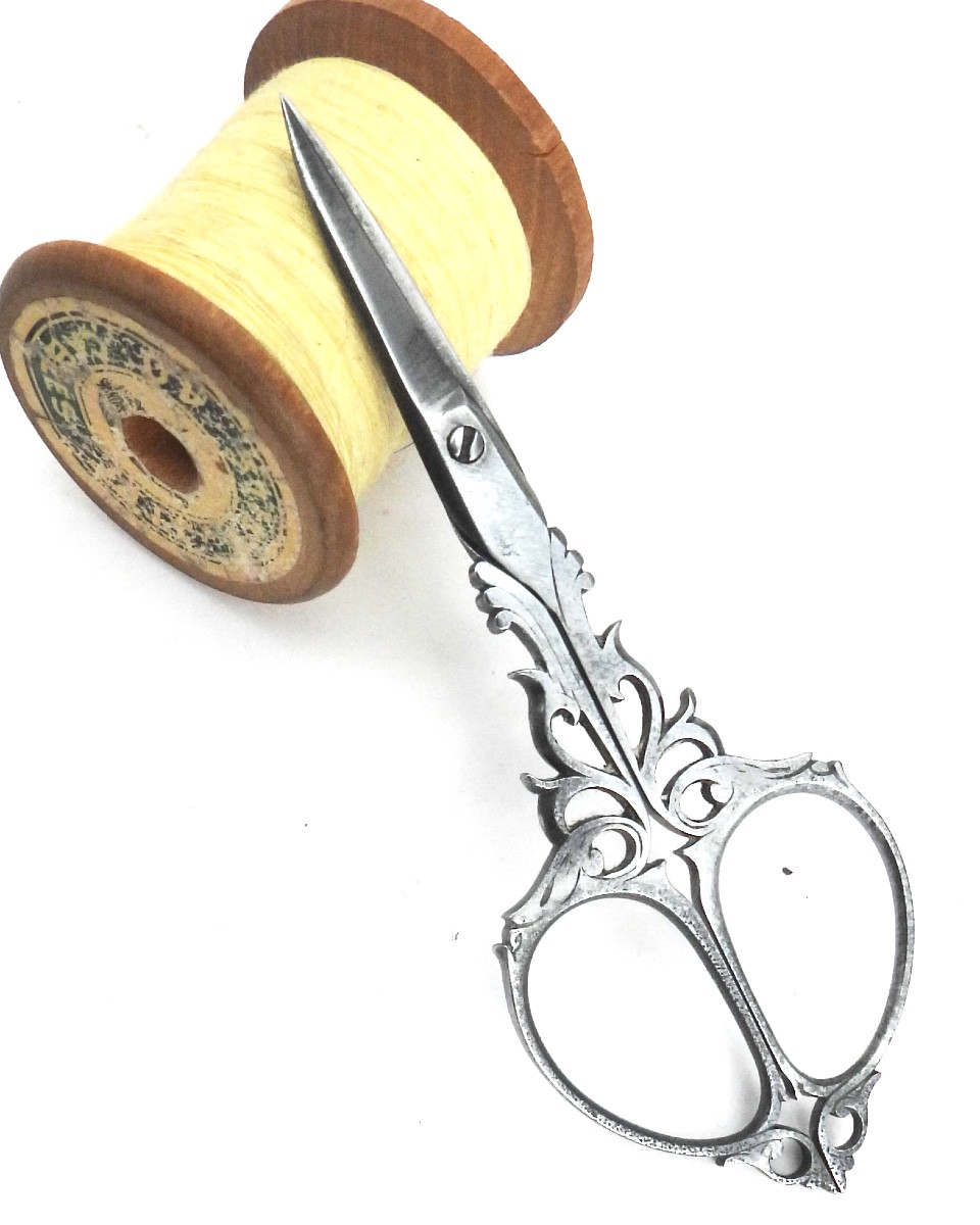Ciseaux à broder anciens XIXe en acier nécessaire couture 