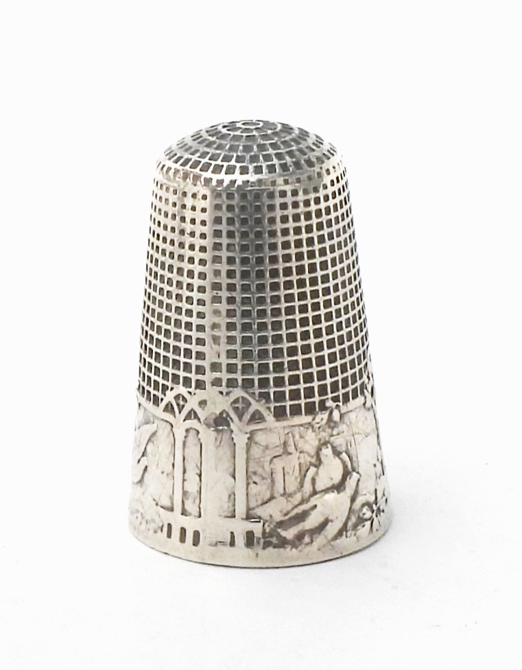 Dé à coudre ancien  en argent massif fable de la Fontaine "Les deux pigeons" début XXe-photo-3