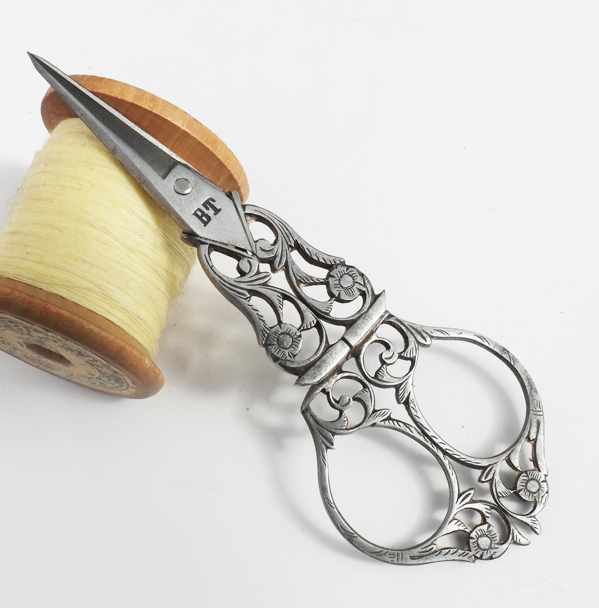 paire de ciseaux à broder Italienne  Dentelle d'Acier Bartolomeo Terzano XIXe